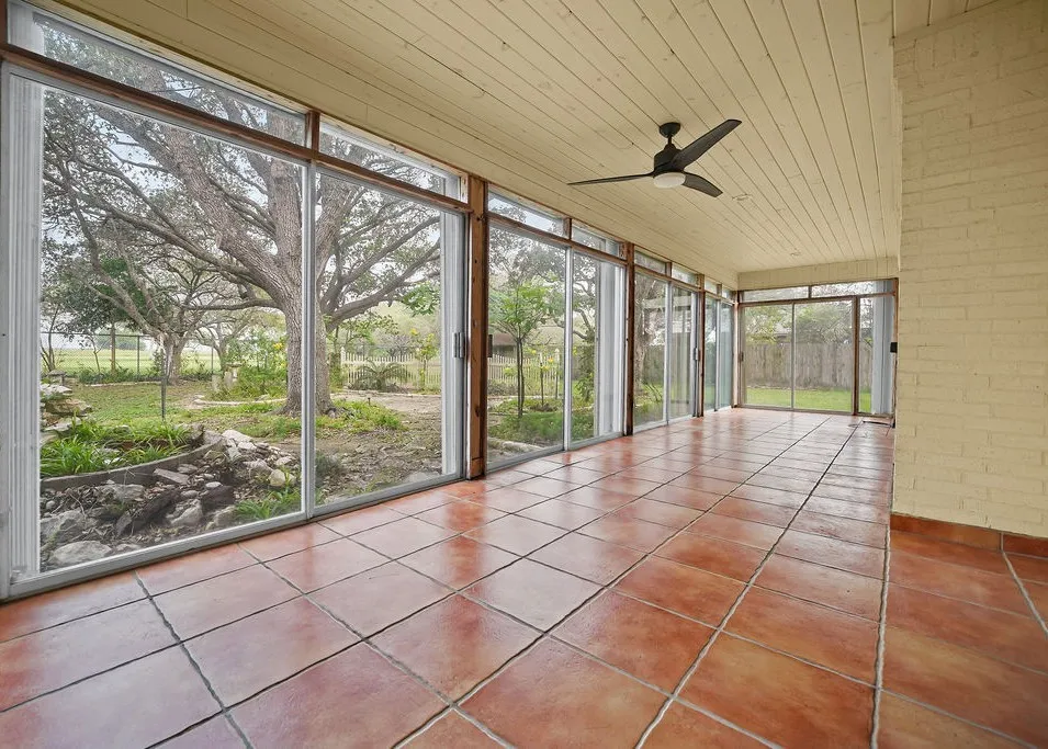 638 Retama Avenue Taft, TX 78390