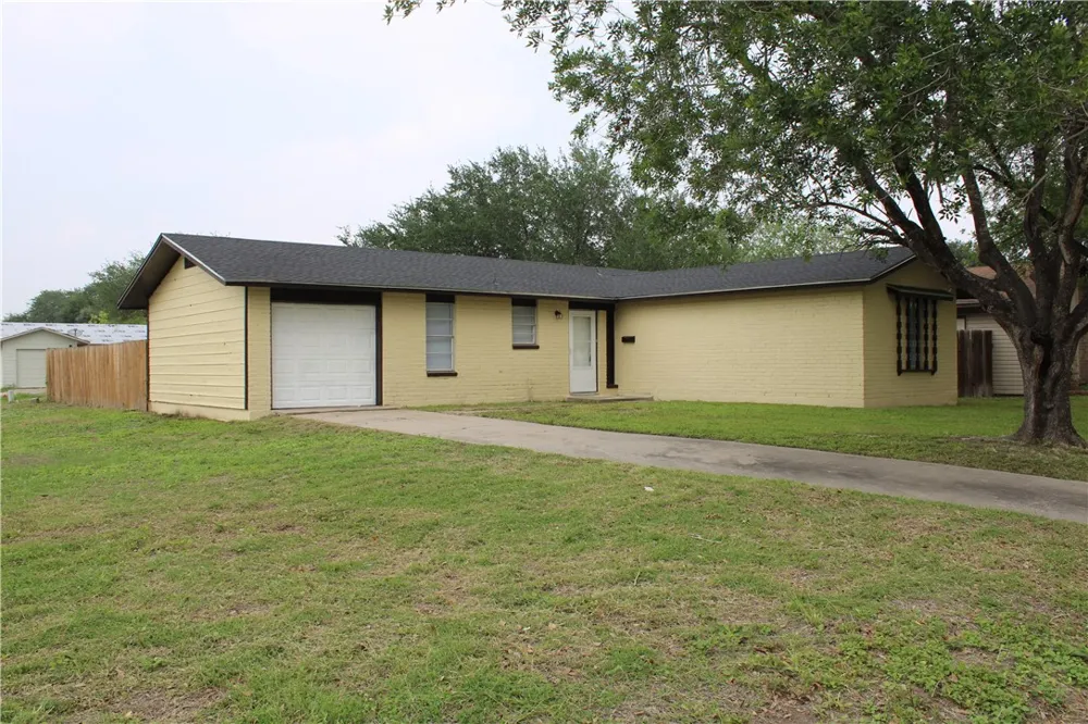 230 Birchwood Kingsville, TX 78363