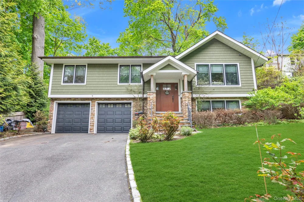 9 Winding Way Sea Cliff, NY 11579