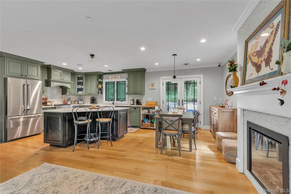 9 Winding Way Sea Cliff, NY 11579