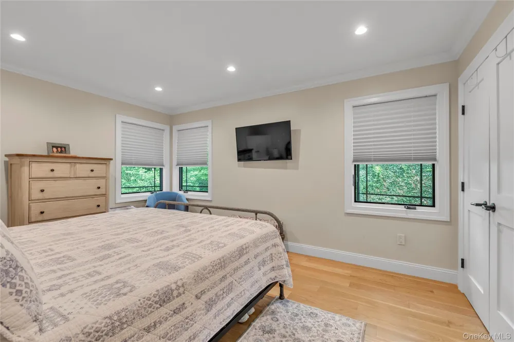 9 Winding Way Sea Cliff, NY 11579