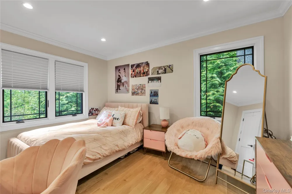 9 Winding Way Sea Cliff, NY 11579