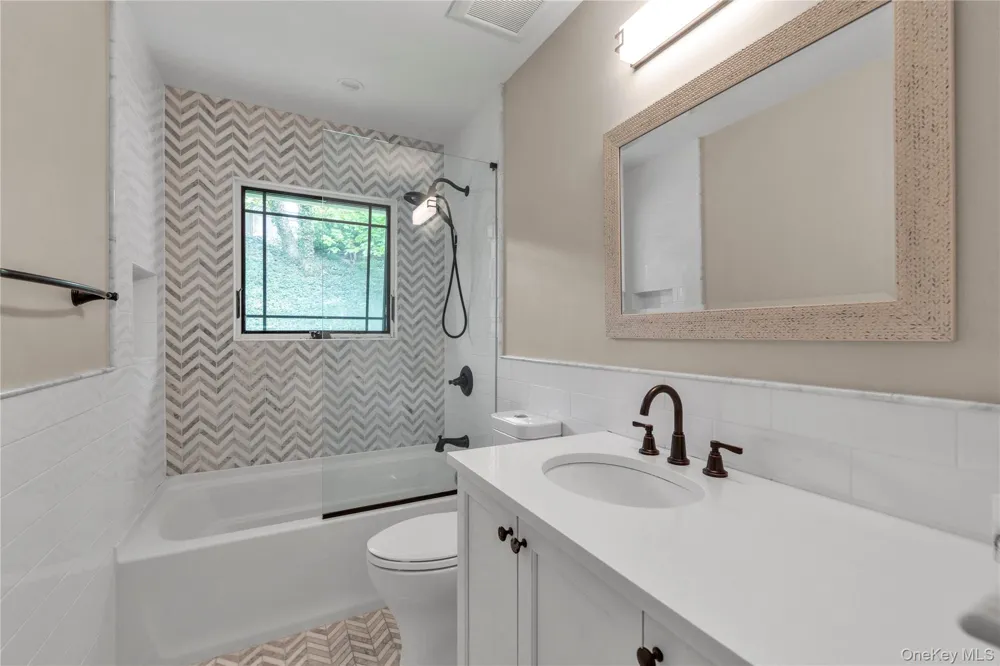 9 Winding Way Sea Cliff, NY 11579