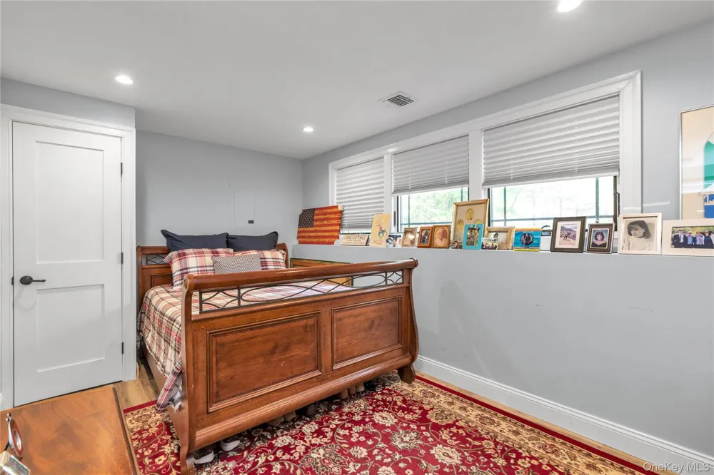 9 Winding Way Sea Cliff, NY 11579