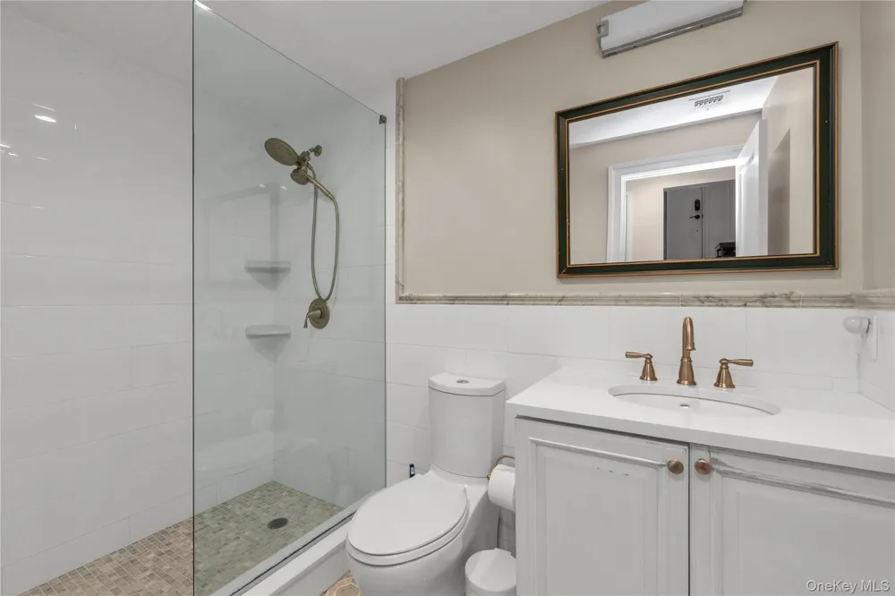 9 Winding Way Sea Cliff, NY 11579