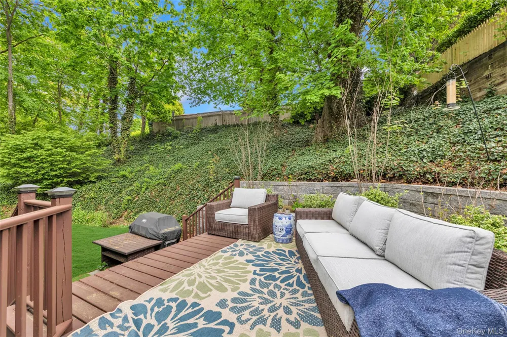 9 Winding Way Sea Cliff, NY 11579