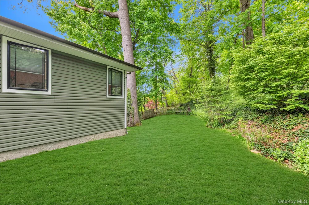 9 Winding Way Sea Cliff, NY 11579
