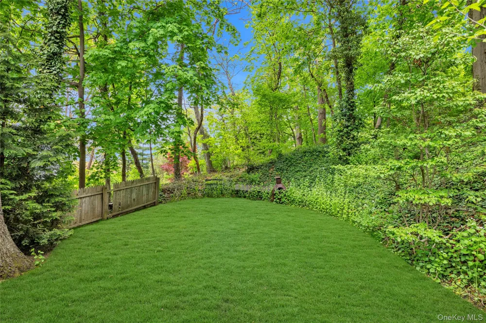 9 Winding Way Sea Cliff, NY 11579