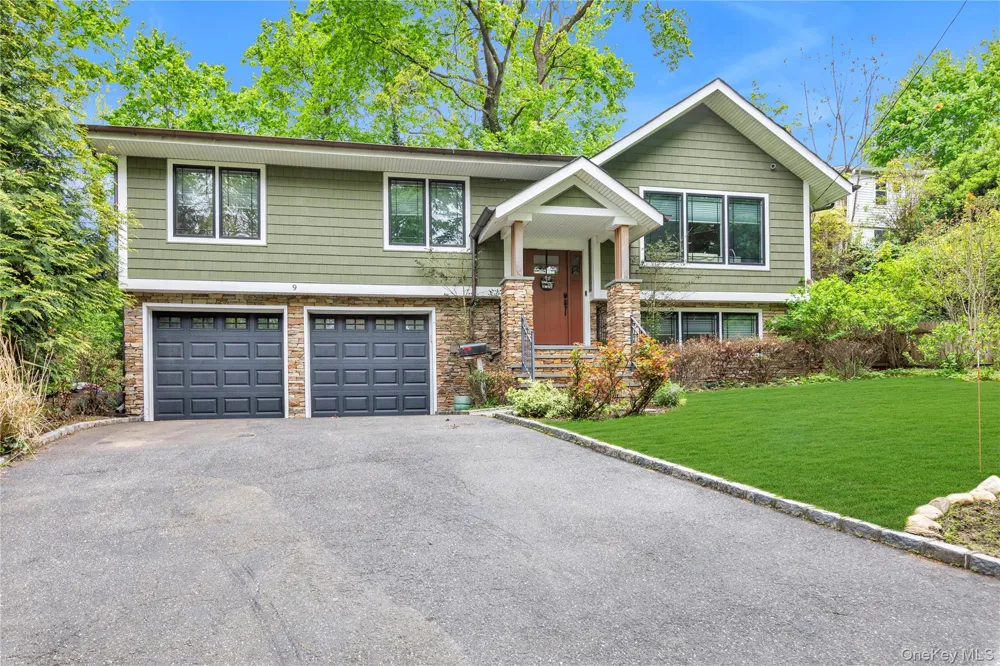 9 Winding Way Sea Cliff, NY 11579