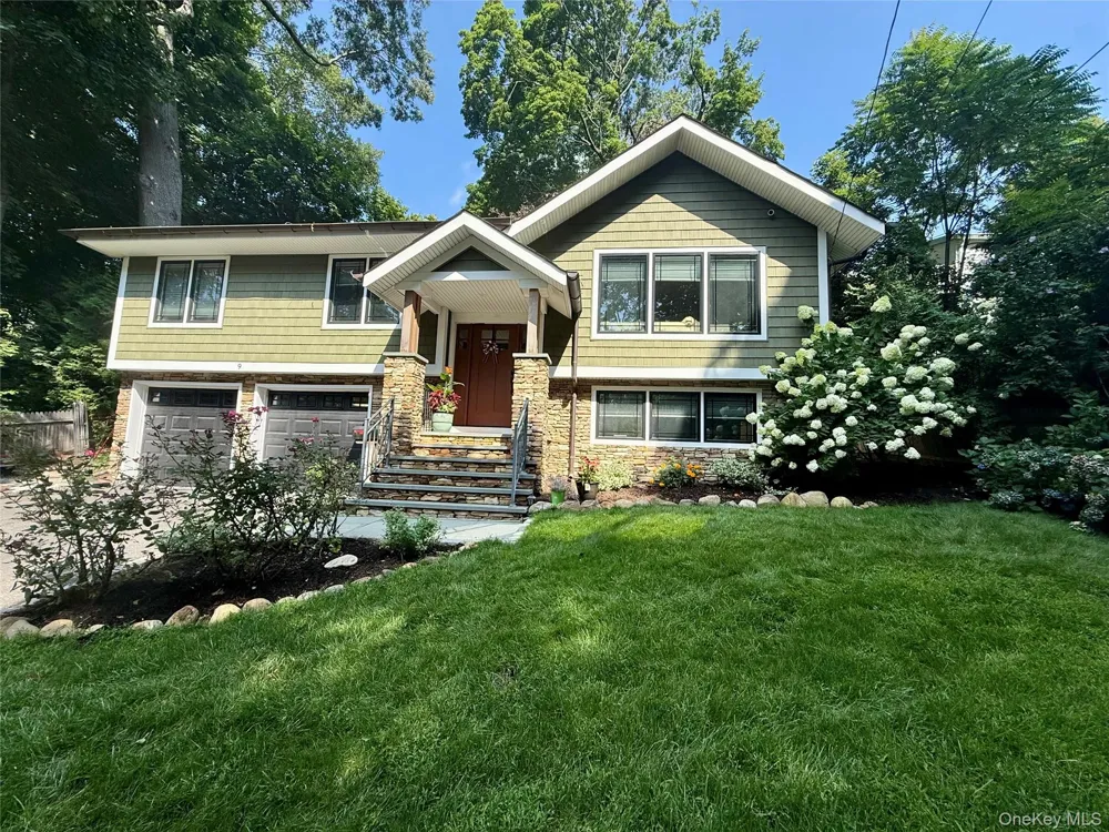 9 Winding Way Sea Cliff, NY 11579