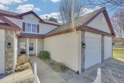 895 Meadowview Court