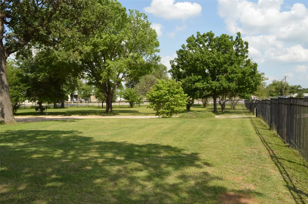 3202 Travis Cameron, TX 76520