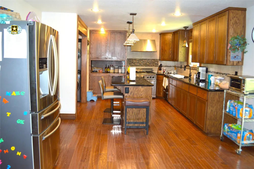 3202 Travis Cameron, TX 76520