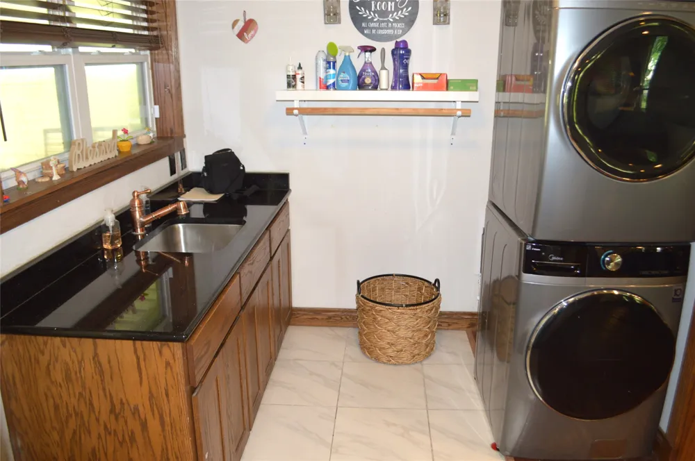 3202 Travis Cameron, TX 76520
