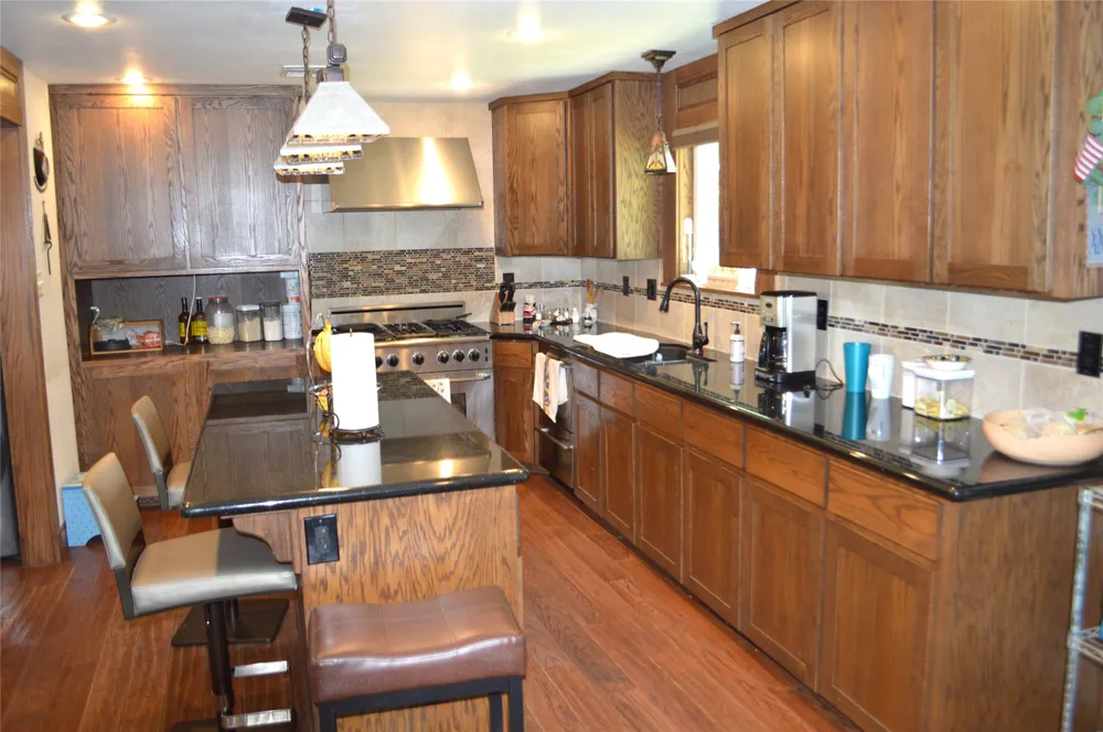 3202 Travis Cameron, TX 76520