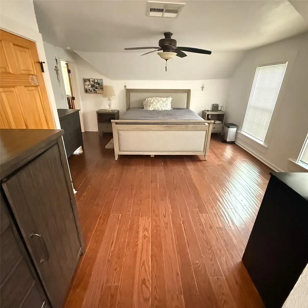 3202 Travis Cameron, TX 76520