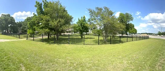 3202 Travis Cameron, TX 76520