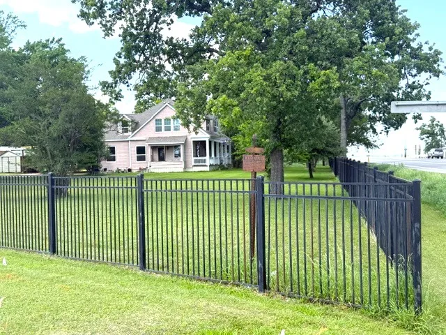 3202 Travis Cameron, TX 76520
