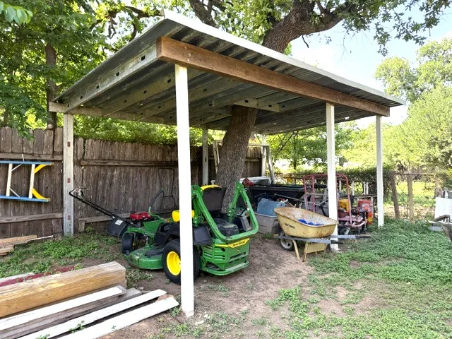 3202 Travis Cameron, TX 76520