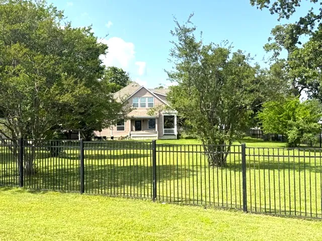 3202 Travis Cameron, TX 76520