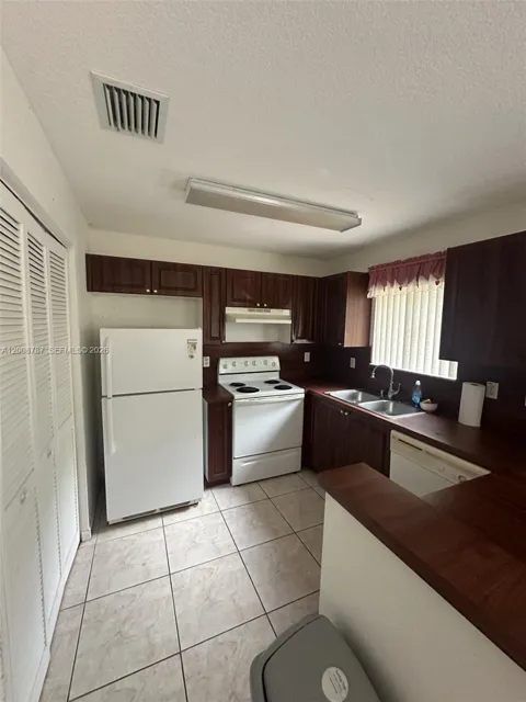 7125 NW 173rd Dr #2401