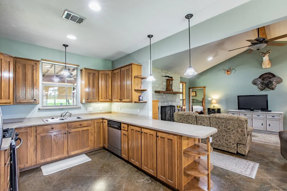 5636 Fm 56 Clifton, TX 76634