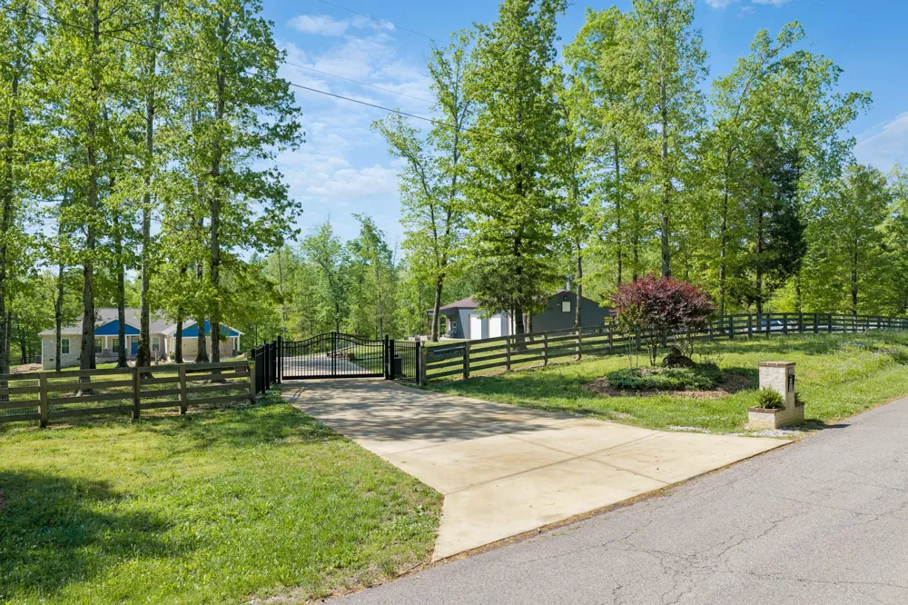 694 Lick Creek Boat Dock Loop Parsons, TN 38363