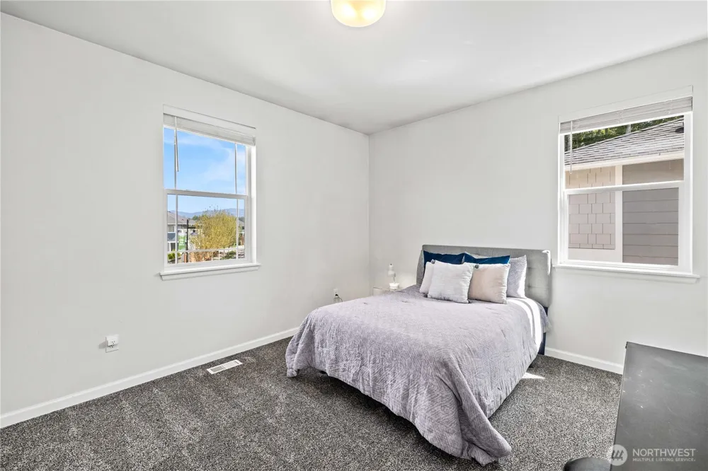 32943 Ash Avenue SE Black Diamond, WA 98010