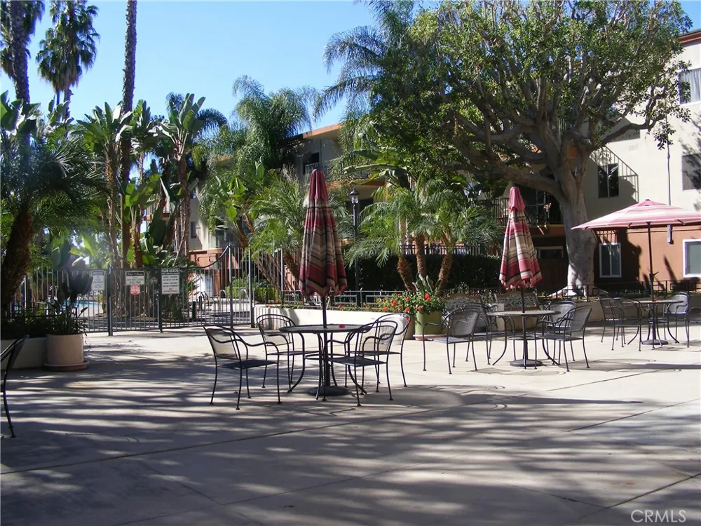 400 ACACIA AVENUE Fullerton, CA 92831