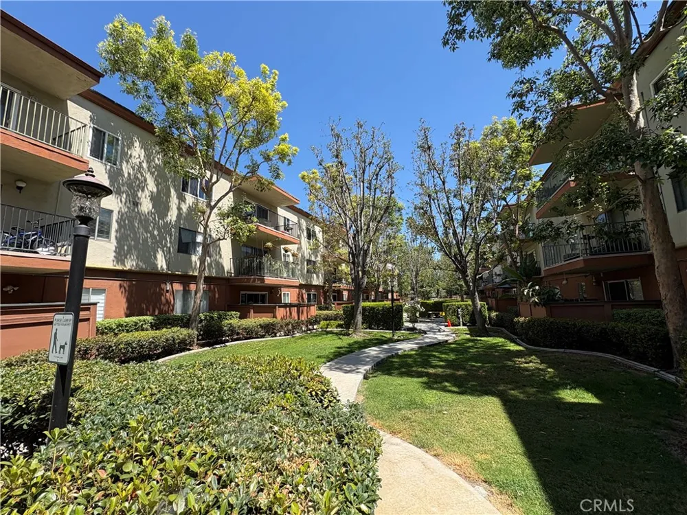 400 ACACIA AVENUE Fullerton, CA 92831