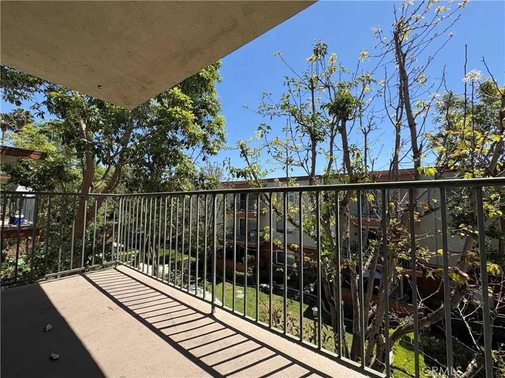 400 ACACIA AVENUE Fullerton, CA 92831