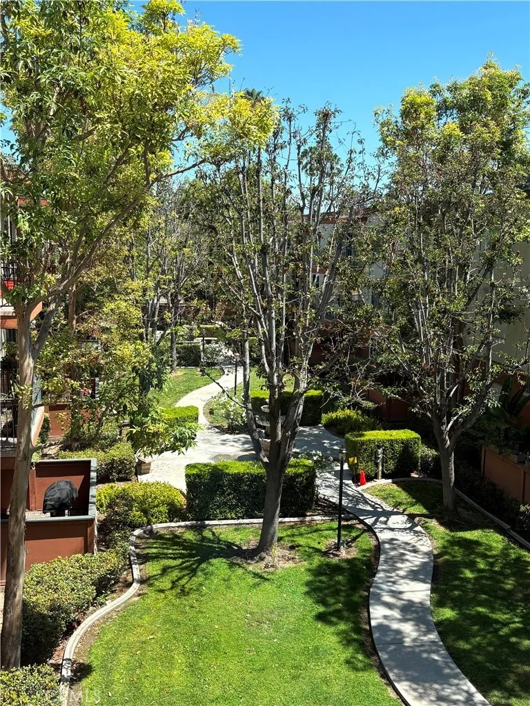 400 ACACIA AVENUE Fullerton, CA 92831