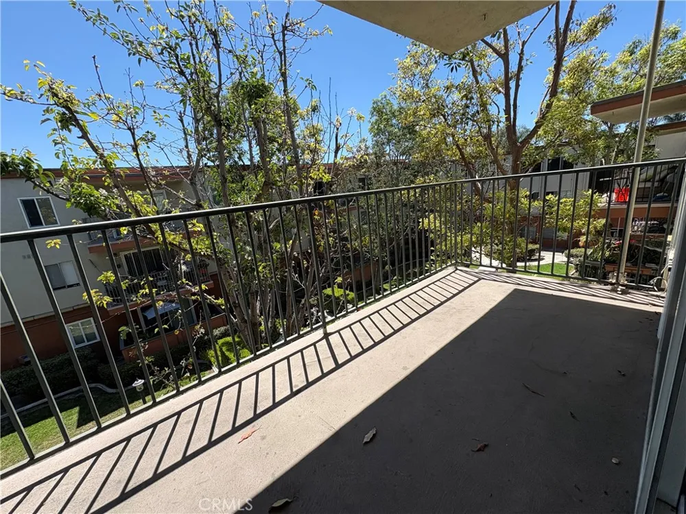 400 ACACIA AVENUE Fullerton, CA 92831