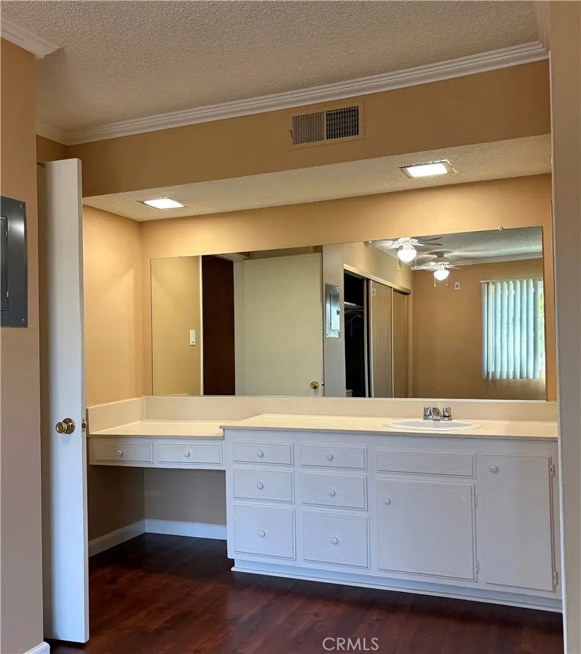 400 ACACIA AVENUE Fullerton, CA 92831