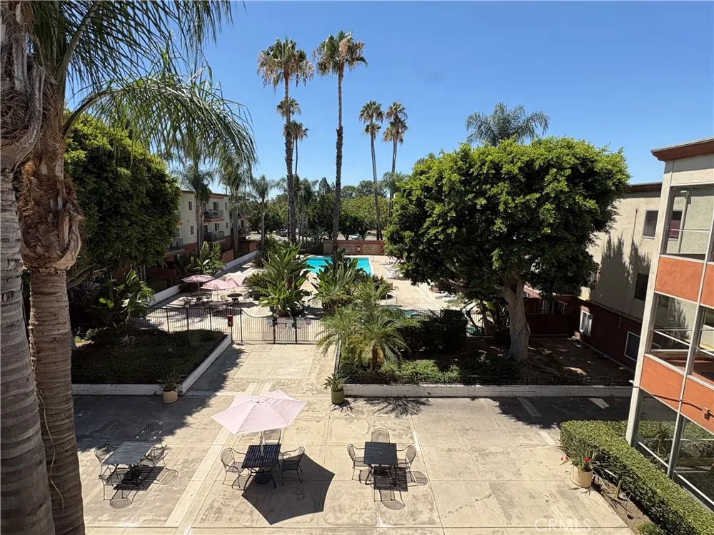 400 ACACIA AVENUE Fullerton, CA 92831