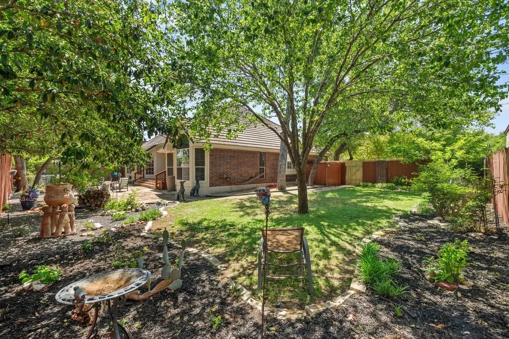 209 El Rio Drive Lakeway, TX 78734