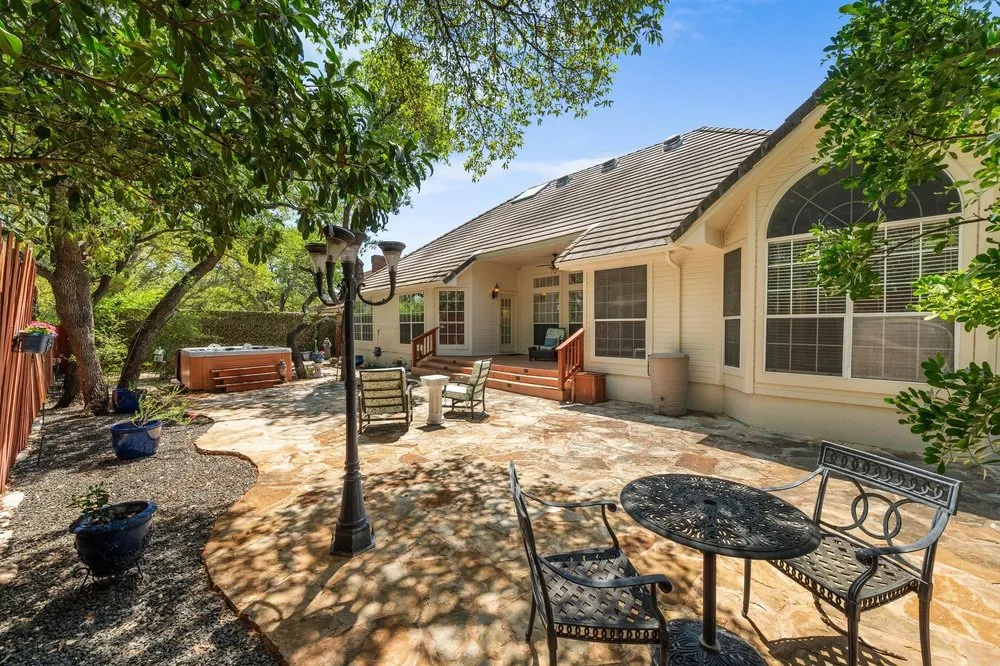 209 El Rio Drive Lakeway, TX 78734