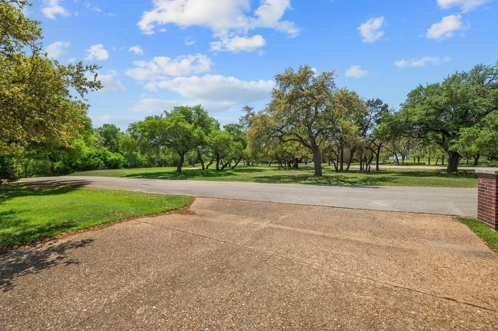209 El Rio Drive Lakeway, TX 78734