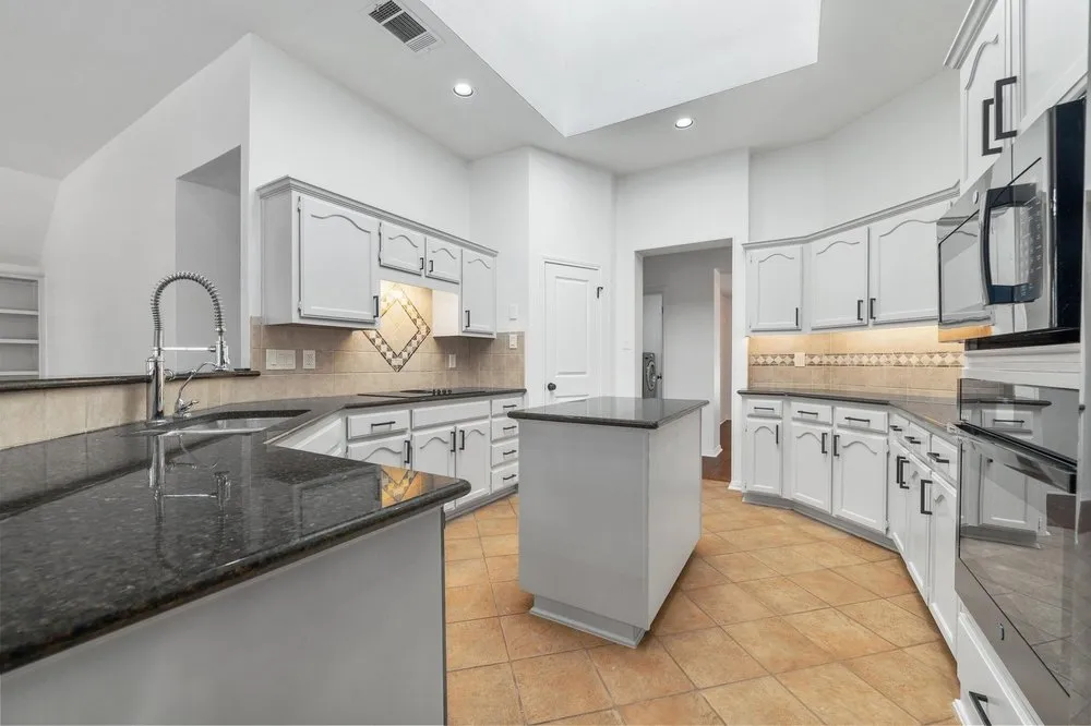 209 El Rio Drive Lakeway, TX 78734
