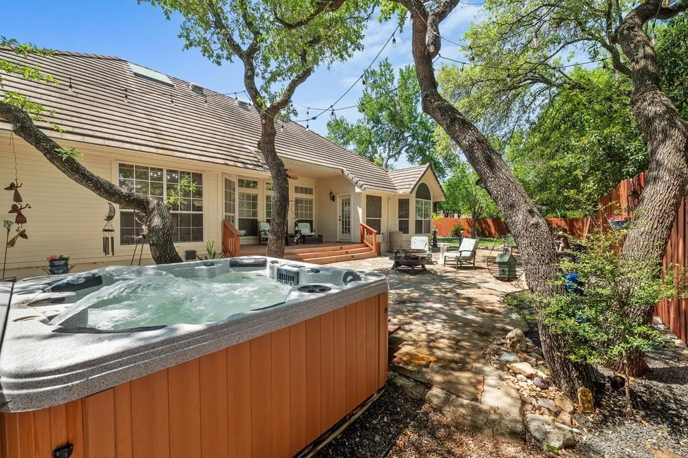 209 El Rio Drive Lakeway, TX 78734