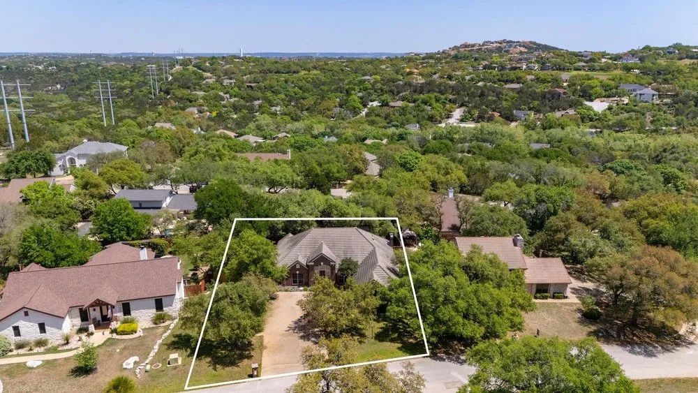 209 El Rio Drive Lakeway, TX 78734