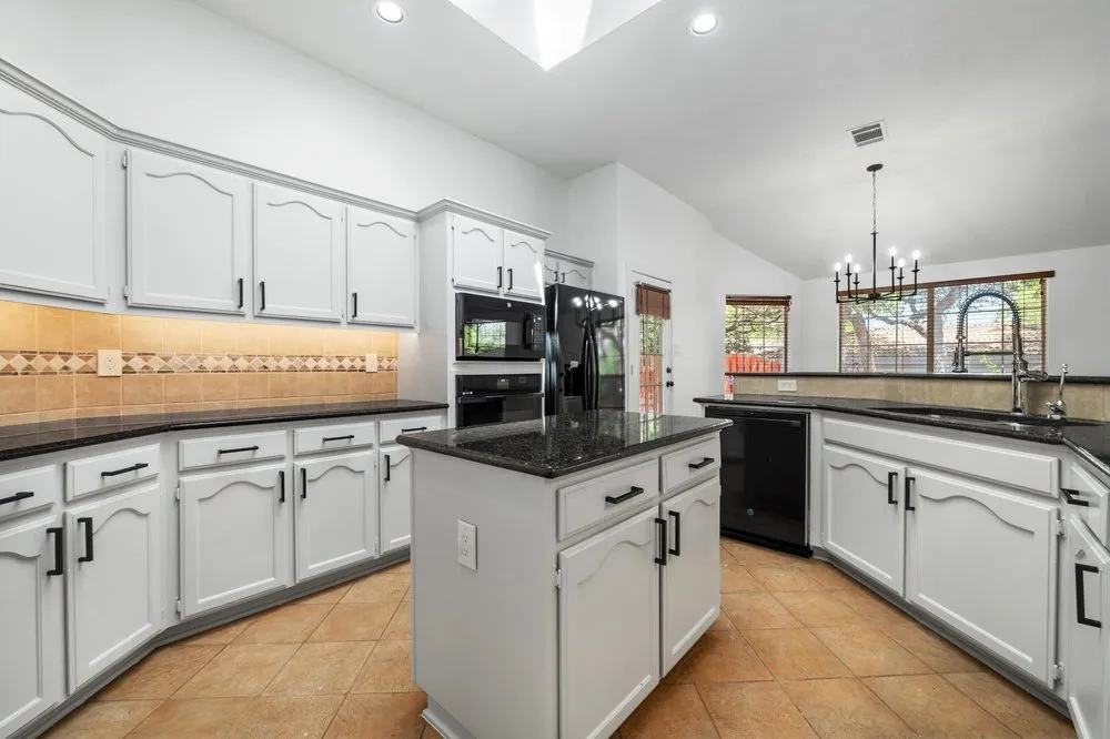 209 El Rio Drive Lakeway, TX 78734