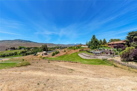 443 W Rolling  Hills Lane