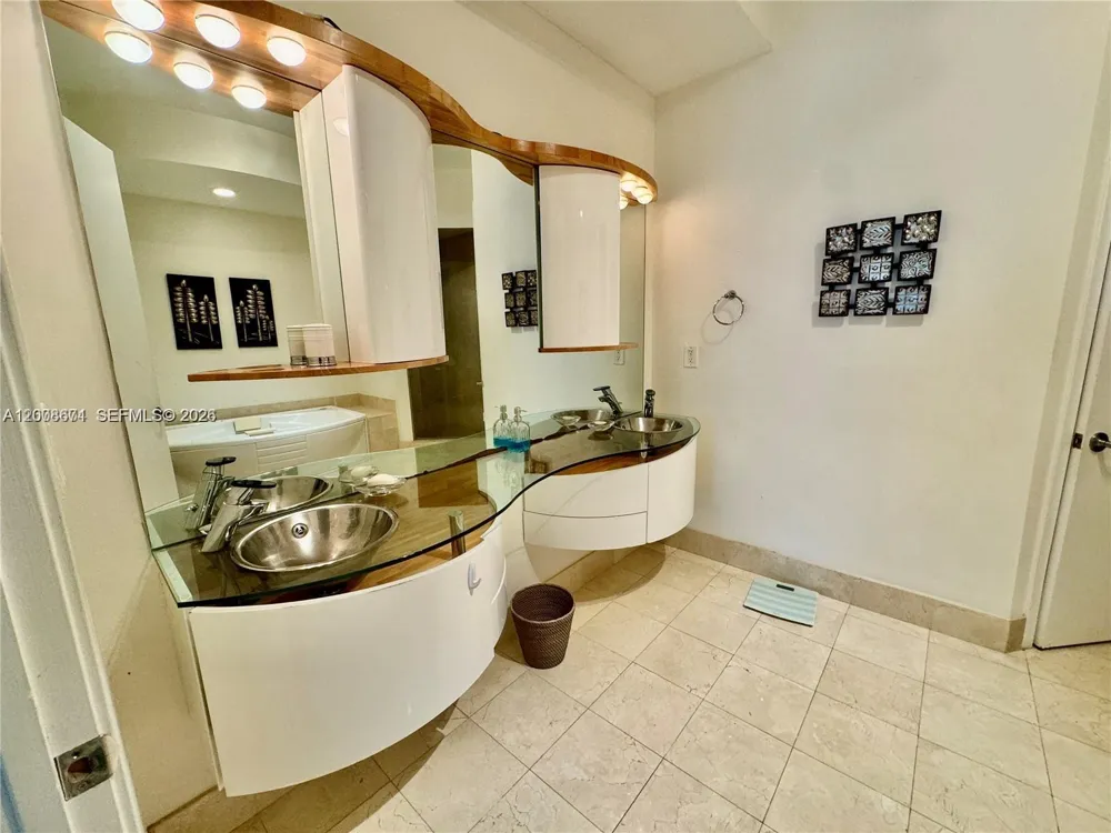 18101 Collins Ave #4302 Sunny Isles Beach, FL 33160