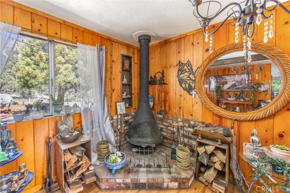 2164 Outer Hwy 2 Highway S Wrightwood, CA 92397
