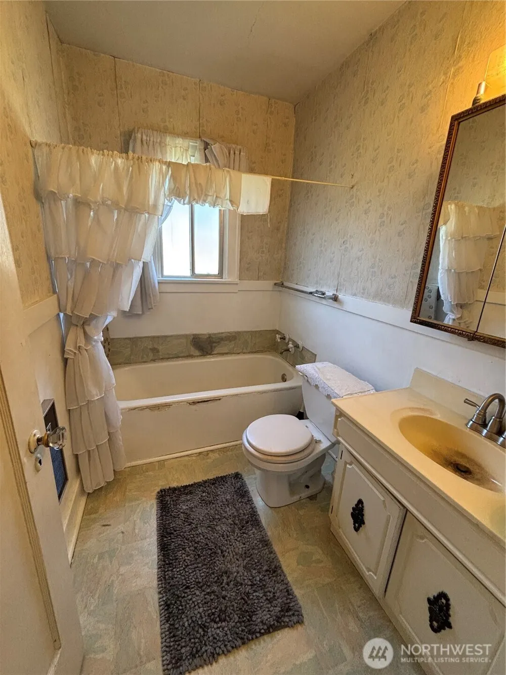 2835 Pacific Avenue Hoquiam, WA 98550