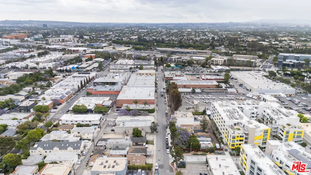 1637 Stanford Street Santa Monica, CA 90404