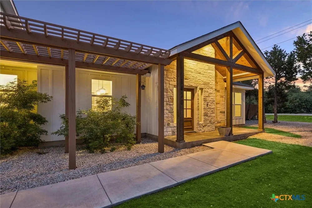 1420 Persimmon Pass Fischer, TX 78623