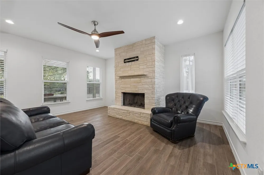 1420 Persimmon Pass Fischer, TX 78623