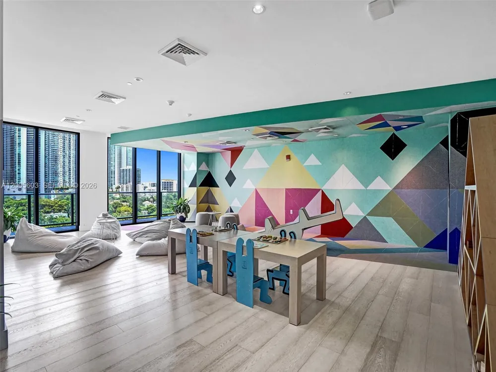 121 NE 34th St #1806A Miami, FL 33137